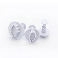 Holly Leaf Plunger Cutter 3 Piece Set